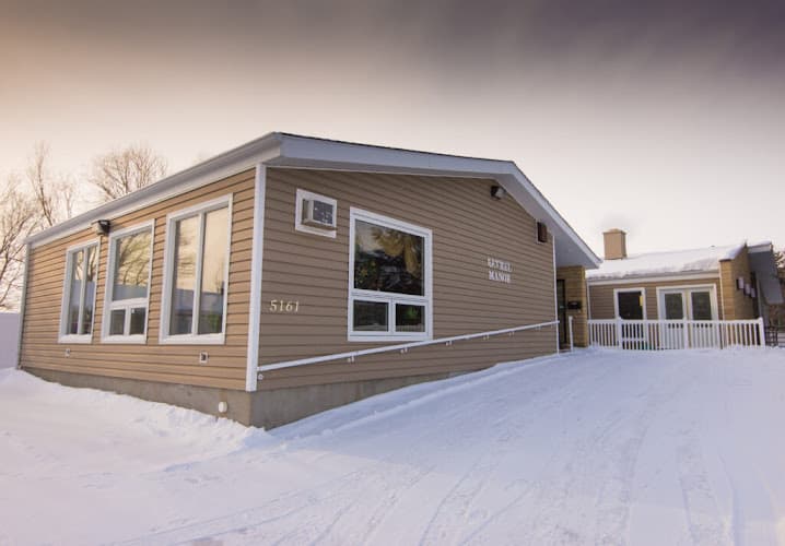 Bethel Manor - Photo 1