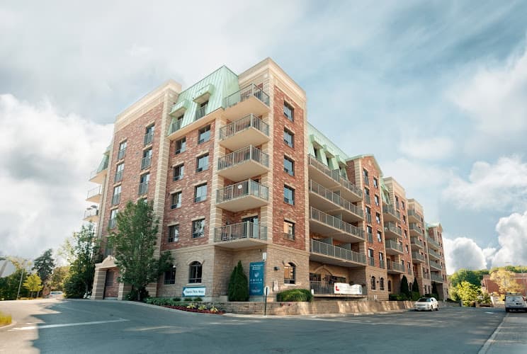 Amica Newmarket - Photo 1