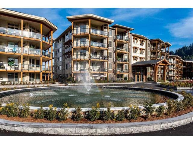 Englewood Village - Photo 1