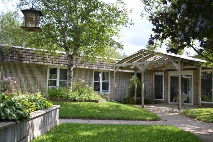 Cambridge Country Manor - Photo 1