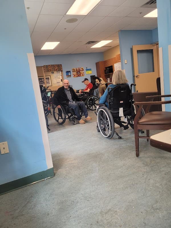 AgeCare Glen Oaks - Photo 1