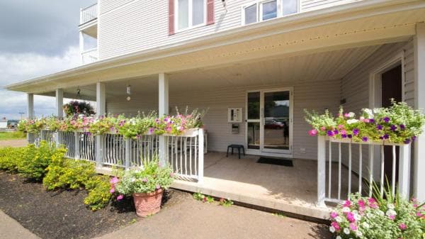 Buckingham Place - Photo 1